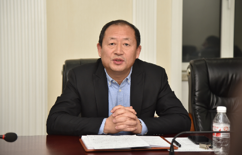 李伟凯在会上讲话